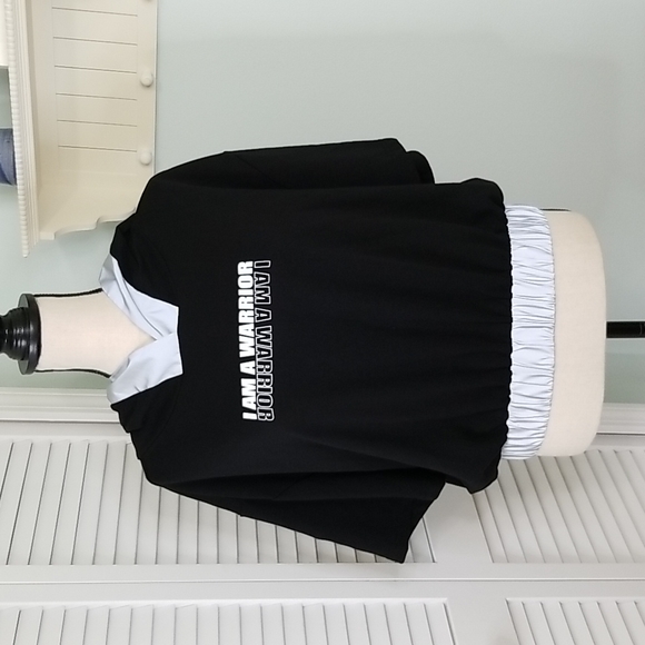 Black, crop, hooded, I am a warrior top - Picture 2 of 13